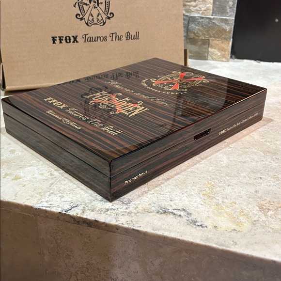 PROMETHEUS FFOX TAUROS THE BULL cigar humidor 2020 Limited Edition Fuente Opus X - Picture 8 of 12